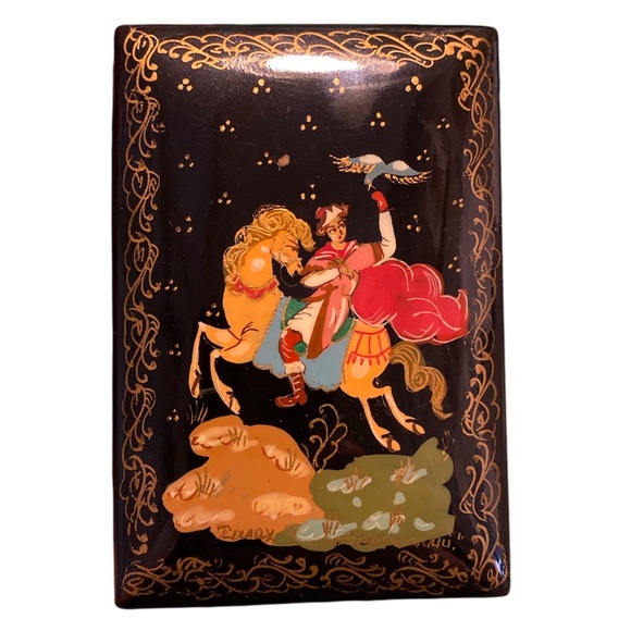 Ornate Hand Painted Lacquer Box. - Picture 2 of 5